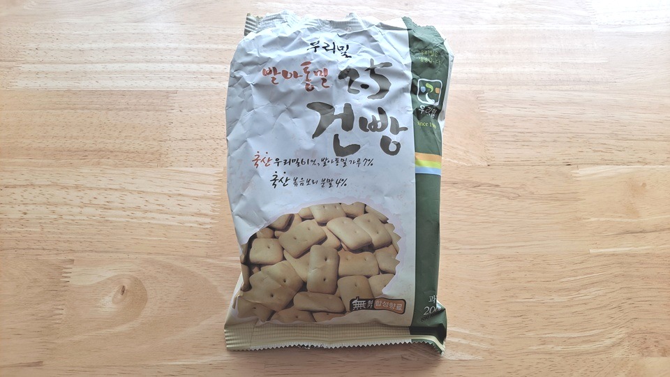 신장병 환자 간식으로 분석 및 직접 테스트를 진행한 초록마을 우리밀 발아통밀 2.5 건빵 포장 전면